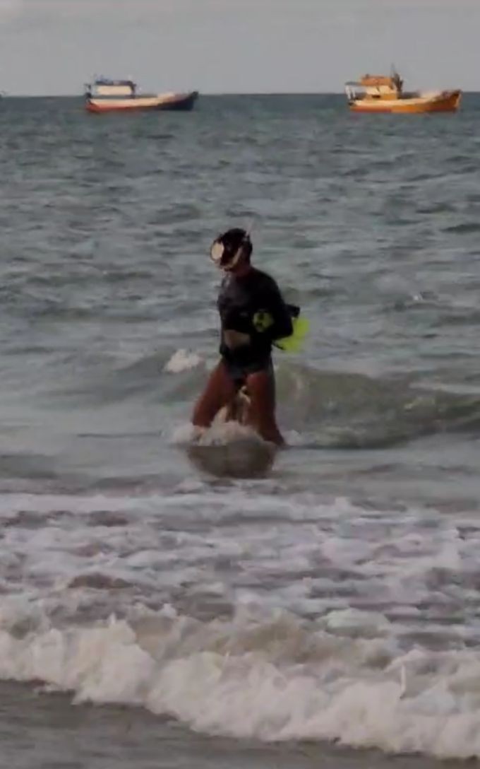 Vídeo: Pescador nada 5 km até a costa após perder jangada no litoral do RN