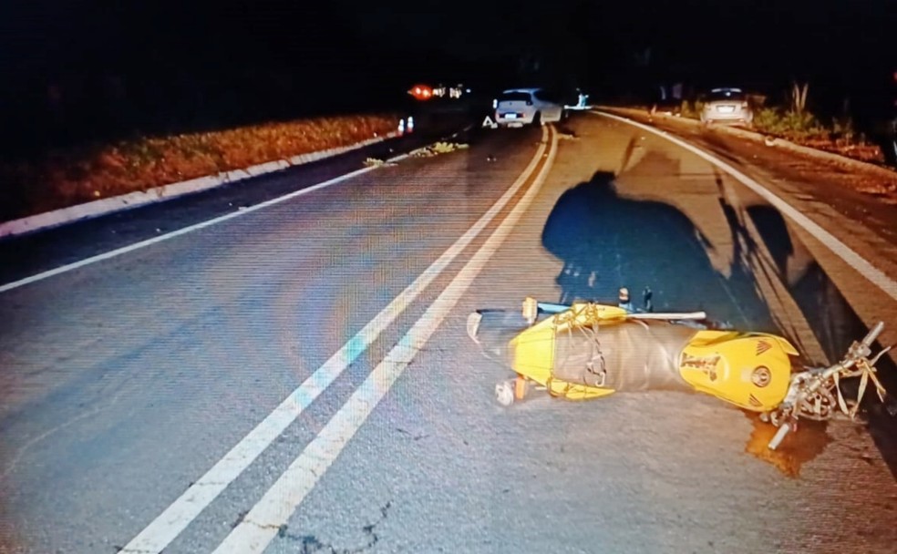 Motociclista morre após bater contra carro na BR-146, entre Bandeira do Sul e Botelhos, MG — Foto: Polícia Rodoviária Federal