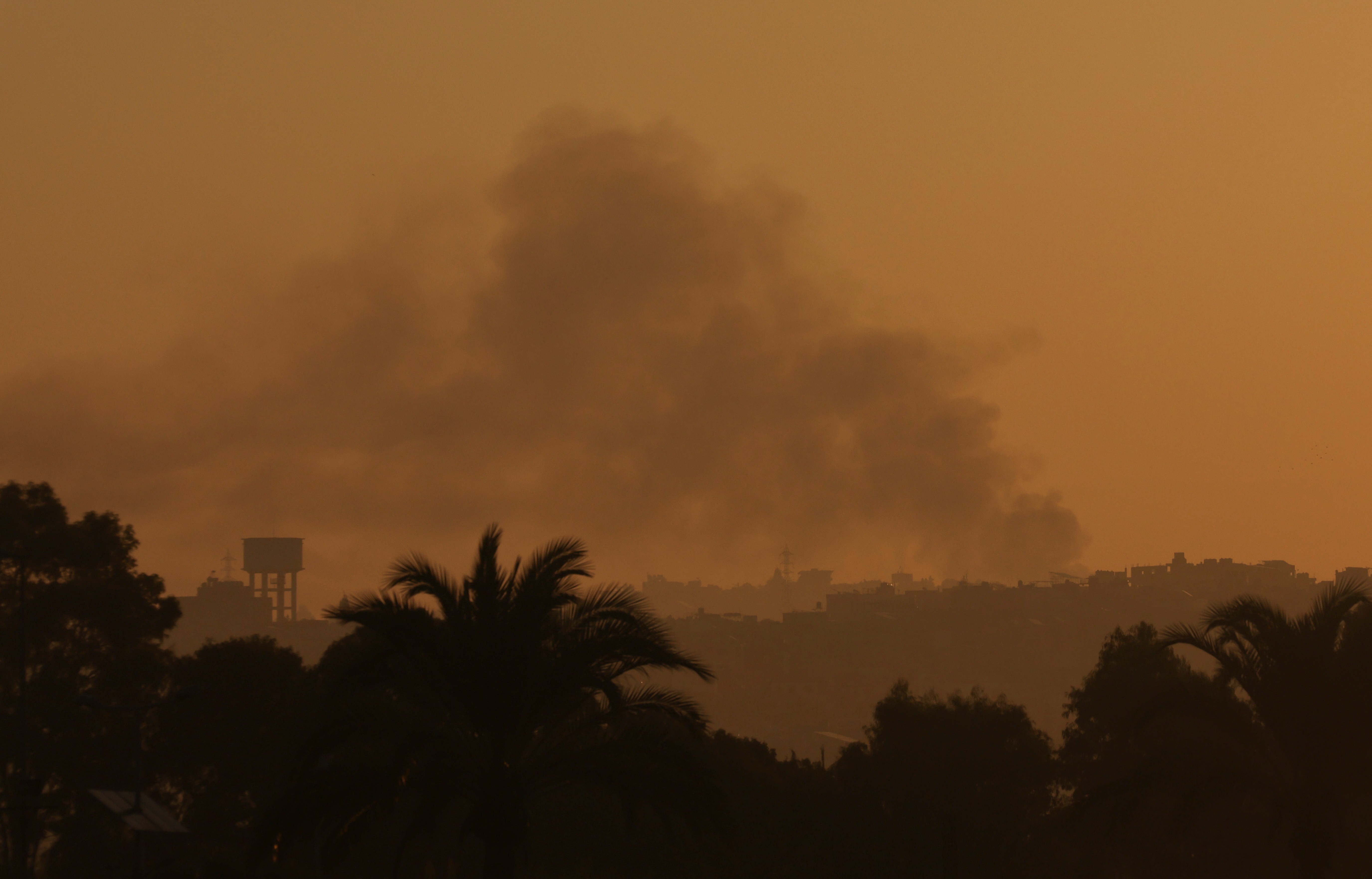 Novo ataque de Israel a alvos no Líbano cancela voos em Beirute; Hezbollah atinge fábrica de explosivos; VÍDEO