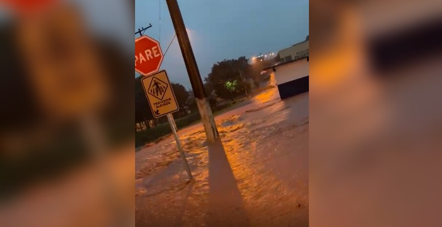 Chuva volumosa deixa ruas alagadas em Nova Granada