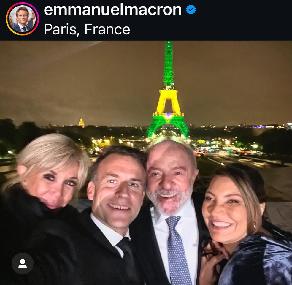 Macron posta selfie com Lula, Janja e Brigitte e Torre Eiffel ao fundo |  Política | G1