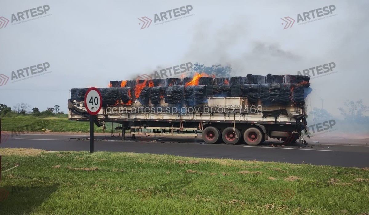 Carreta pega fogo e interdita acesso de rodovia em Tupi Paulista