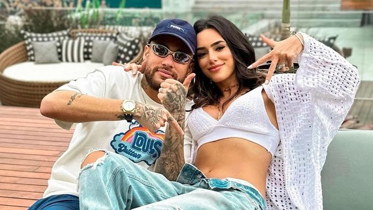 Bruna Biancardi diz que é casada com Neymar no papel - Juntos desde 2021, Bruna e Neymar são pais de Mavie, de um ano, e estão à espera do segundo filho.