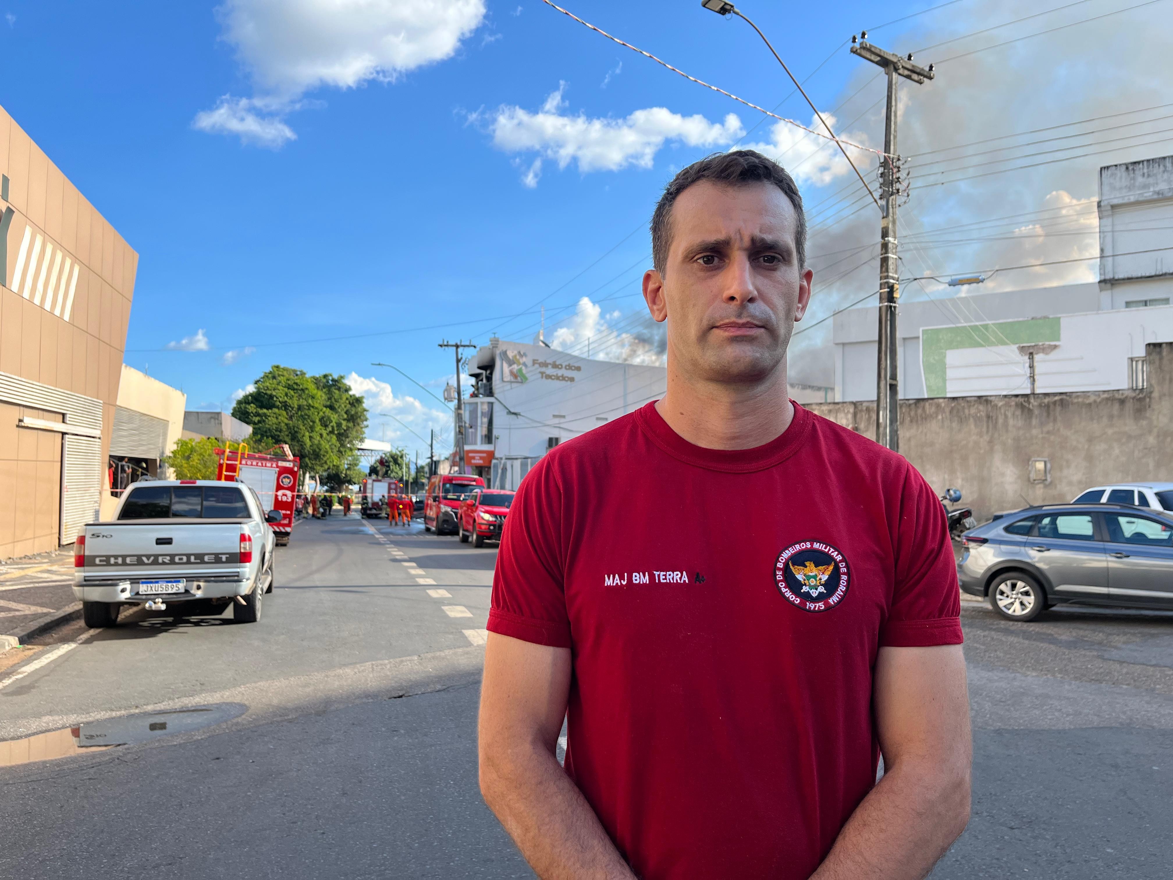 Incêndio de grande proporção atinge loja de tecidos no centro de Boa Vista