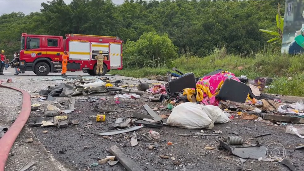 Motorista suspeito de provocar acidente com dezenas de mortos em MG se apresenta à polícia — Foto: Jornal Nacional/ Reprodução