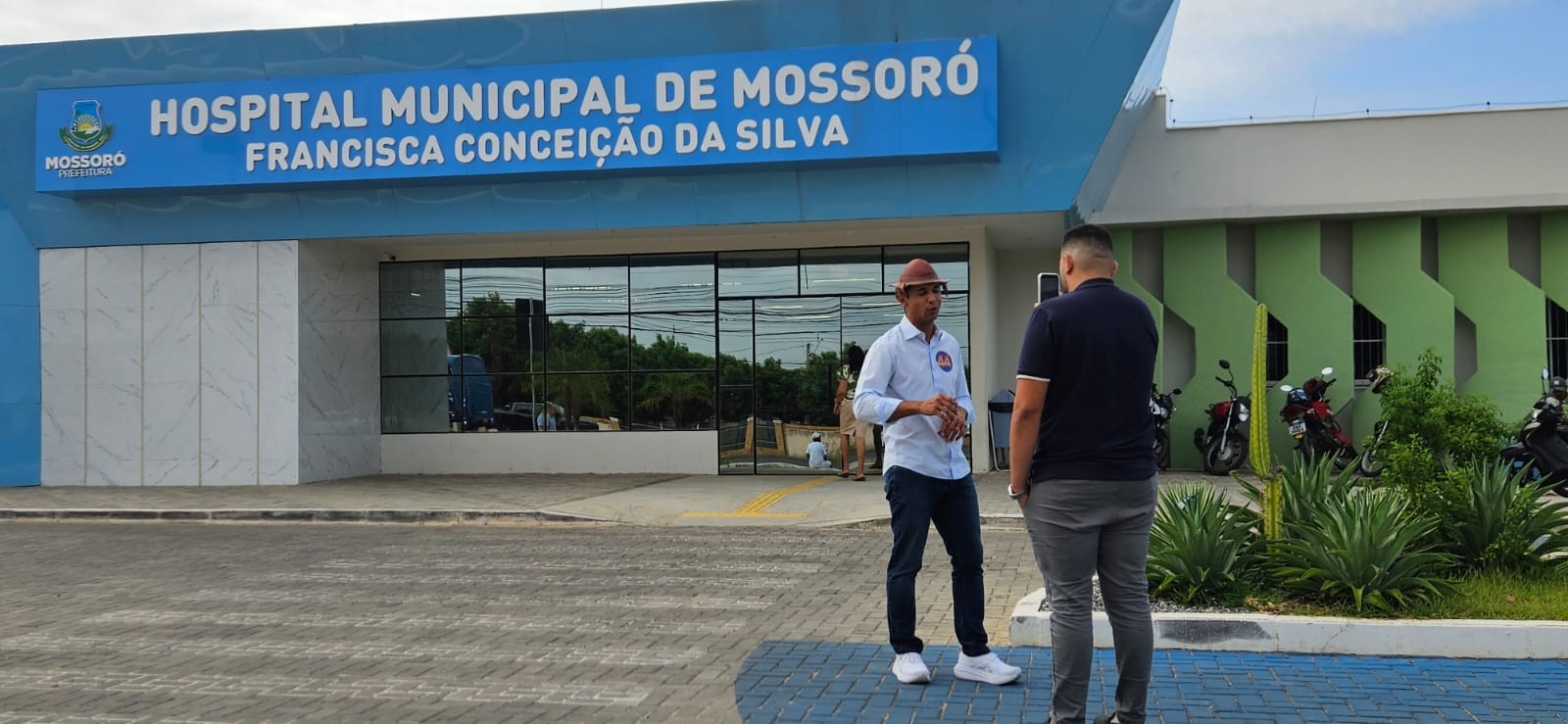 Allyson apresenta propostas para a saúde durante visita a hospital em Mossoró