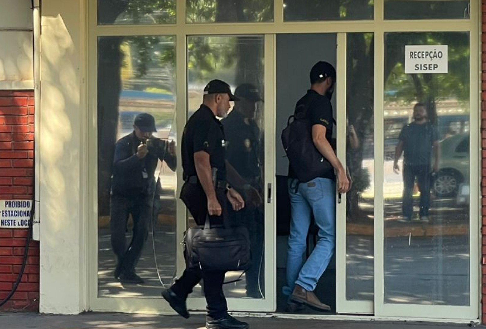 Gecoc cumpre mandado na Sisep em investigação sobre contratos de iluminação pública em Campo Grande