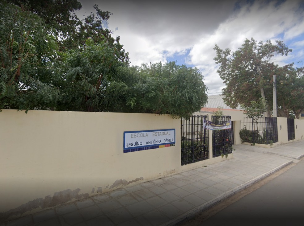 Escola Jesuíno Antônio D'Ávila, que fica no bairro João de Deus, em Petrolina — Foto: Reprodução / Google Street View