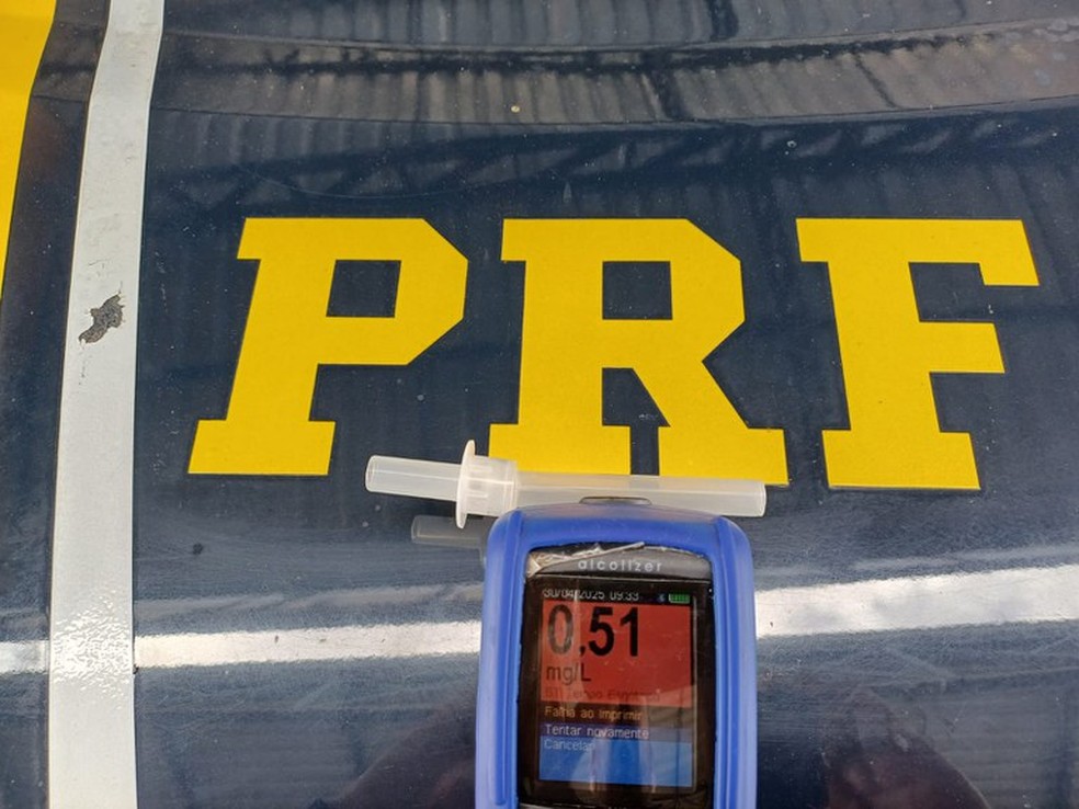 O condutor registrou 0,51 mg/L. Isso é 0,47 mg/L acima do limite administrativo. Ou seja, quase duas vezes o permitido por lei. — Foto: Reprodução