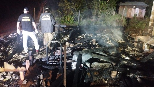 Esposa morre carbonizada após marido atear fogo na casa em que viviam, diz polícia  - Foto: (Radio SAN FM)