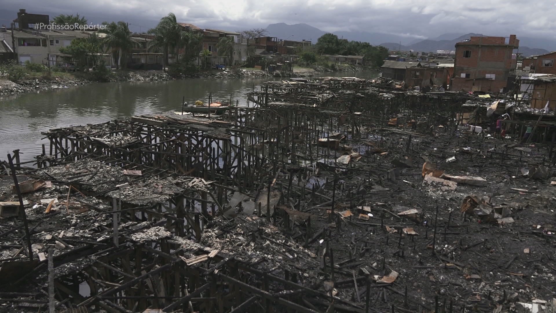 Incêndio na maior favela de palafitas do Brasil: VÍDEOS e FOTOS mostram como ficou comunidade após tragédia 
