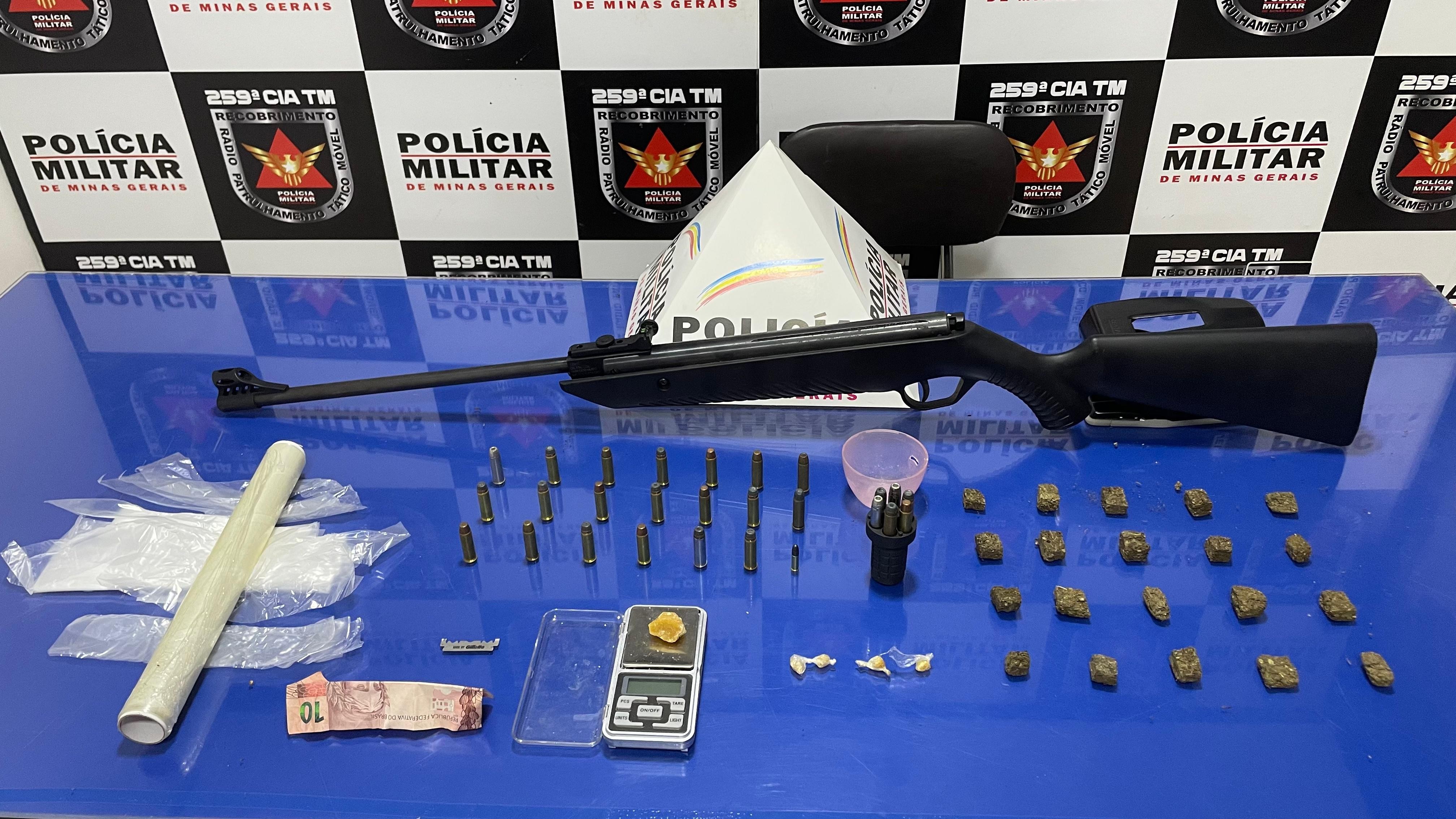 Drogas, munições e espingarda modificada são apreendidas durante operação em Pirapora