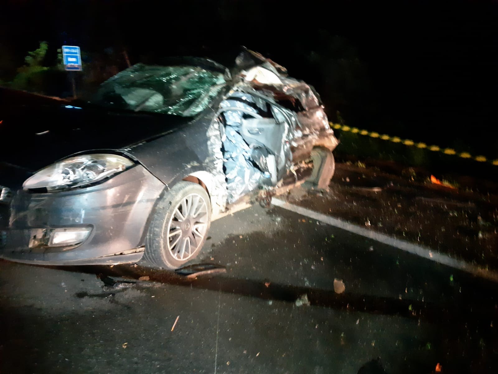 Motorista morre em batida com caminhão e carreta durante ultrapassagem na BR-262, em MG