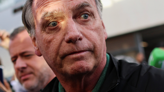 Interrogatório de Bolsonaro AO VIVO: veja onde assistir, horário e ordem dos réus - Começa nesta segunda o interrogatório de Bolsonaro e outros reús por tentativa de golpe. O ex-presidente Jair Bolsonaro será o sexto a falar - ele deve ficar cara a cara com Alexandre de Moraes nesta quarta ou na quinta. Saiba como acompanhar no g1.