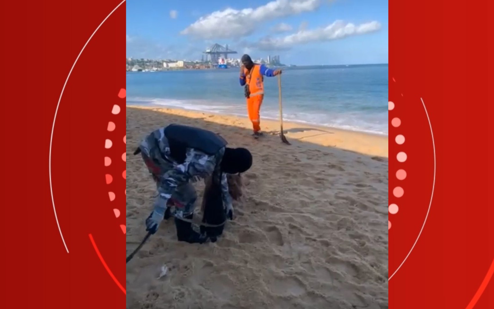 Agentes de limpeza suspendem serviços nas praias da Cidade Baixa após uso de farda da Limpurb em operação em Cantagalo 