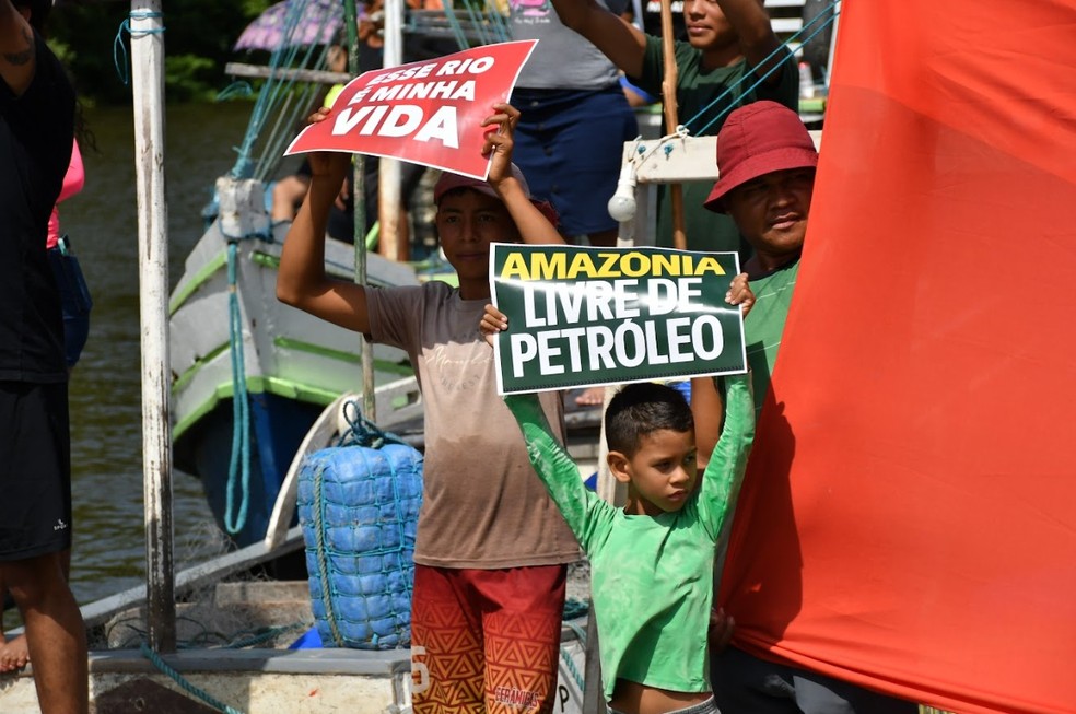 Pescadores artesanais da comunidade de Jubim, na Ilha do Marajó, realizaram um protesto neste domingo (21) contra o projeto de exploração de petróleo na Foz do Amazonas. — Foto: João Paulo Guimarães