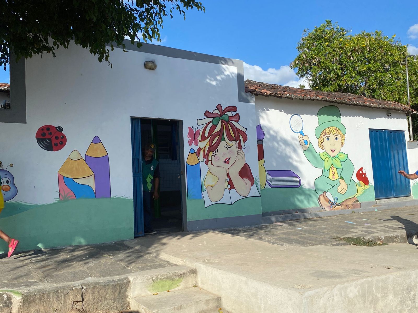 Mulher esfaqueia outra dentro de creche em confraternização de Natal, na PB