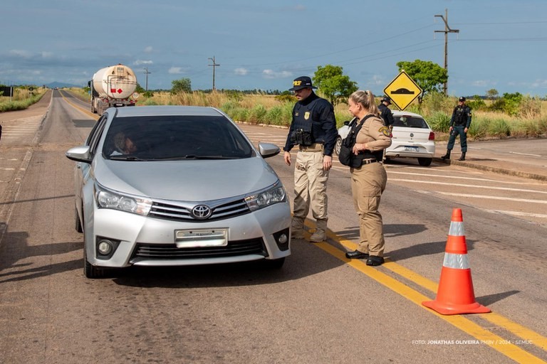 Operação da PRF combate crimes em rodovias no feriado prolongado de Ano Novo em Roraima