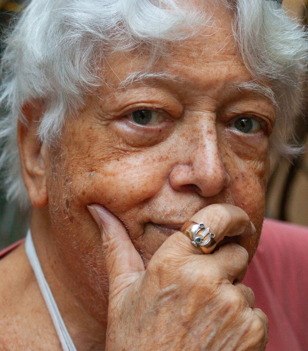 Hermínio Bello de Carvalho chega aos 90 anos em silêncio, mas quem