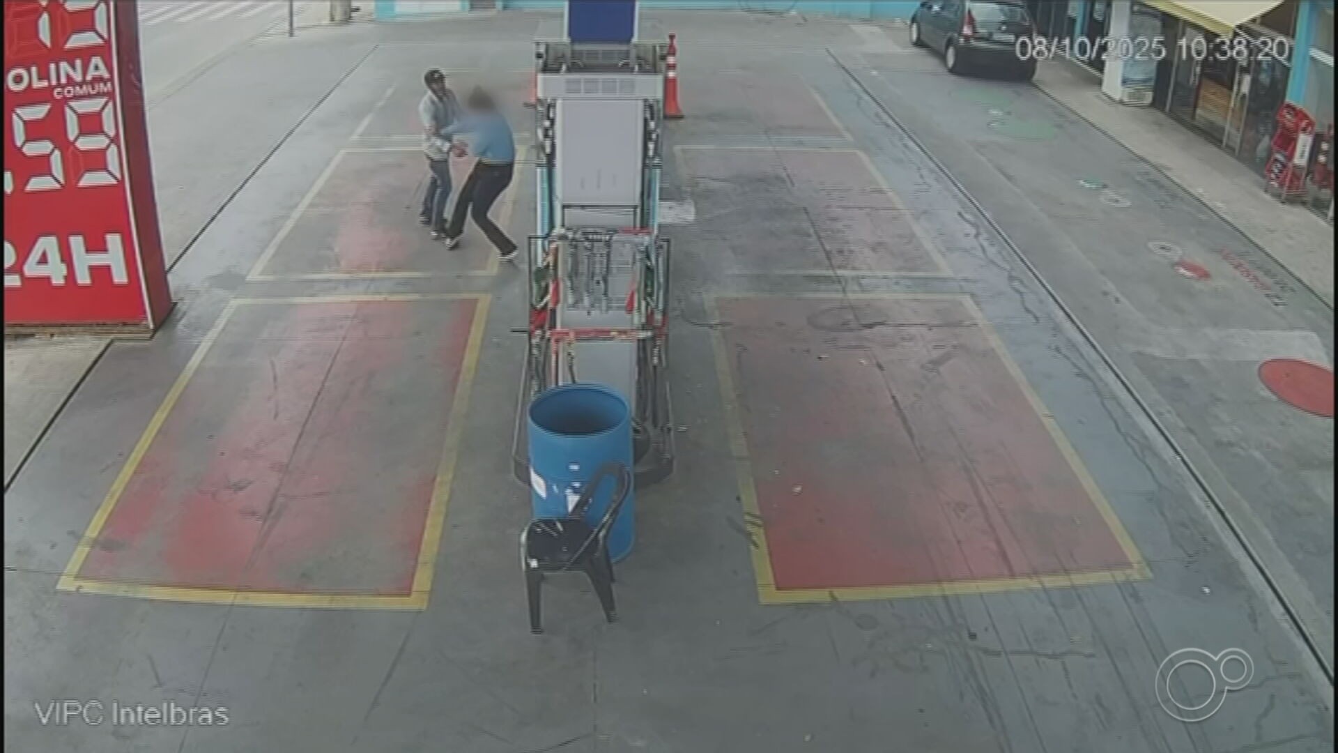 VÍDEO: criminoso ameaça funcionárias com faca durante assalto a posto de combustíveis em Sorocaba