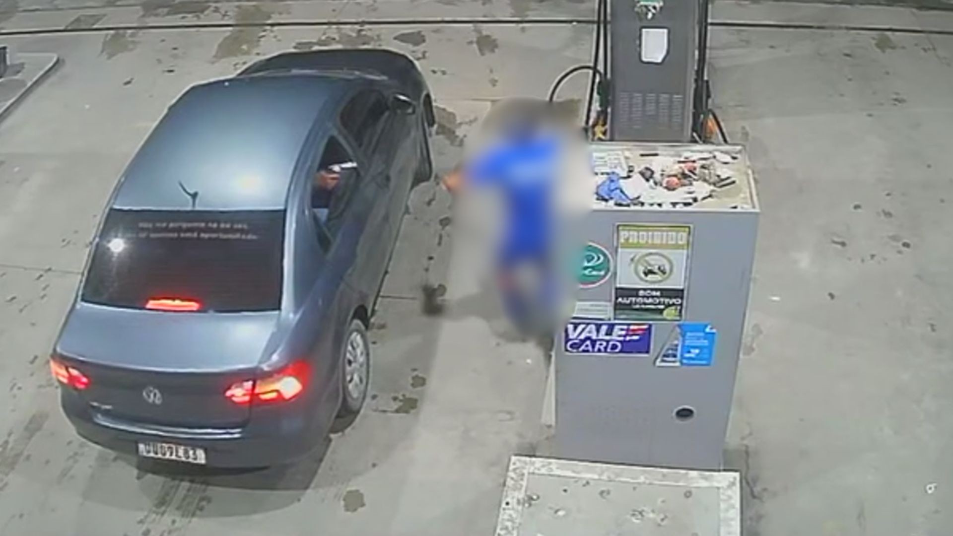 Frentista é morto a tiros enquanto trabalhava em posto no Grande Recife; vídeo mostra crime