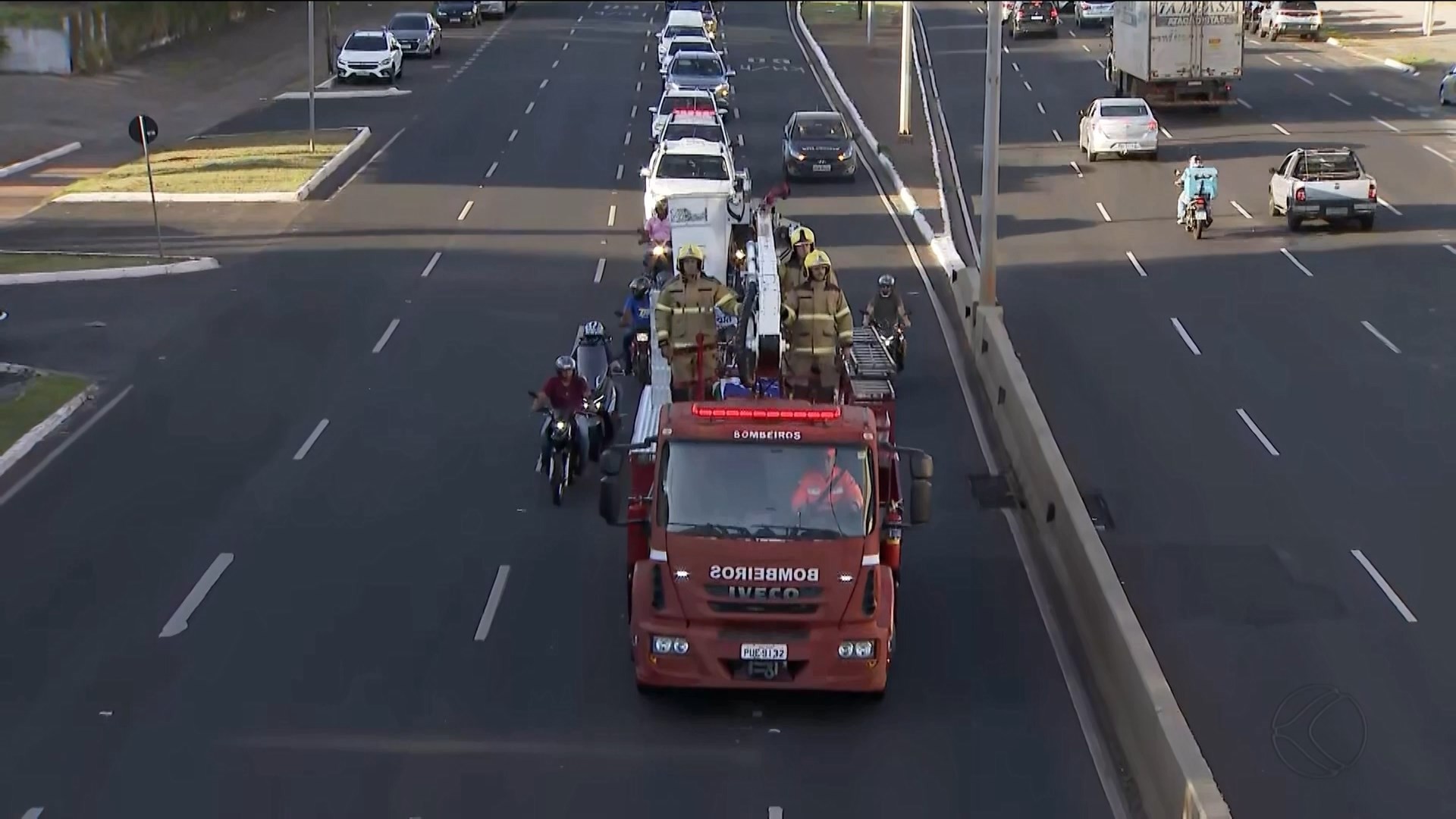 Velório de Odelmo Leão: cortejo se aproxima do cemitério São Pedro