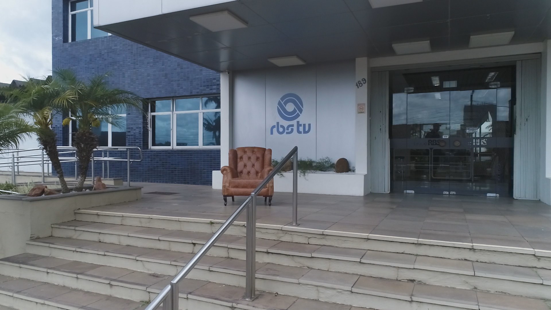 Por dentro da redação: vídeo mostra 24 horas da rotina do jornalismo da RBS TV