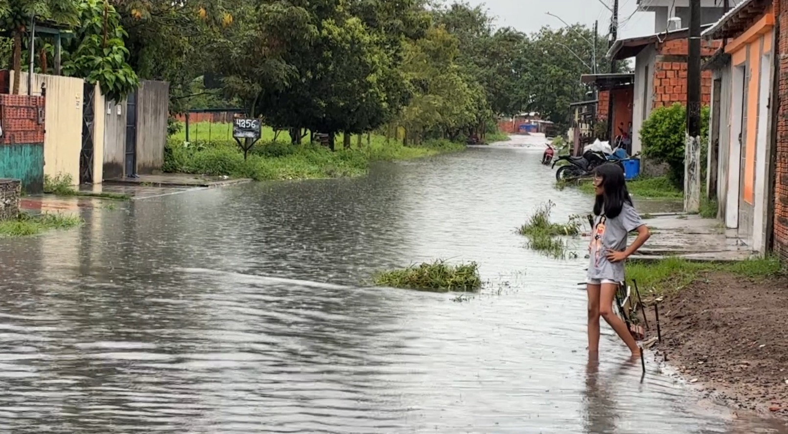 Chuva intensa causa transtornos e deixa áreas alagadas em Parintins
