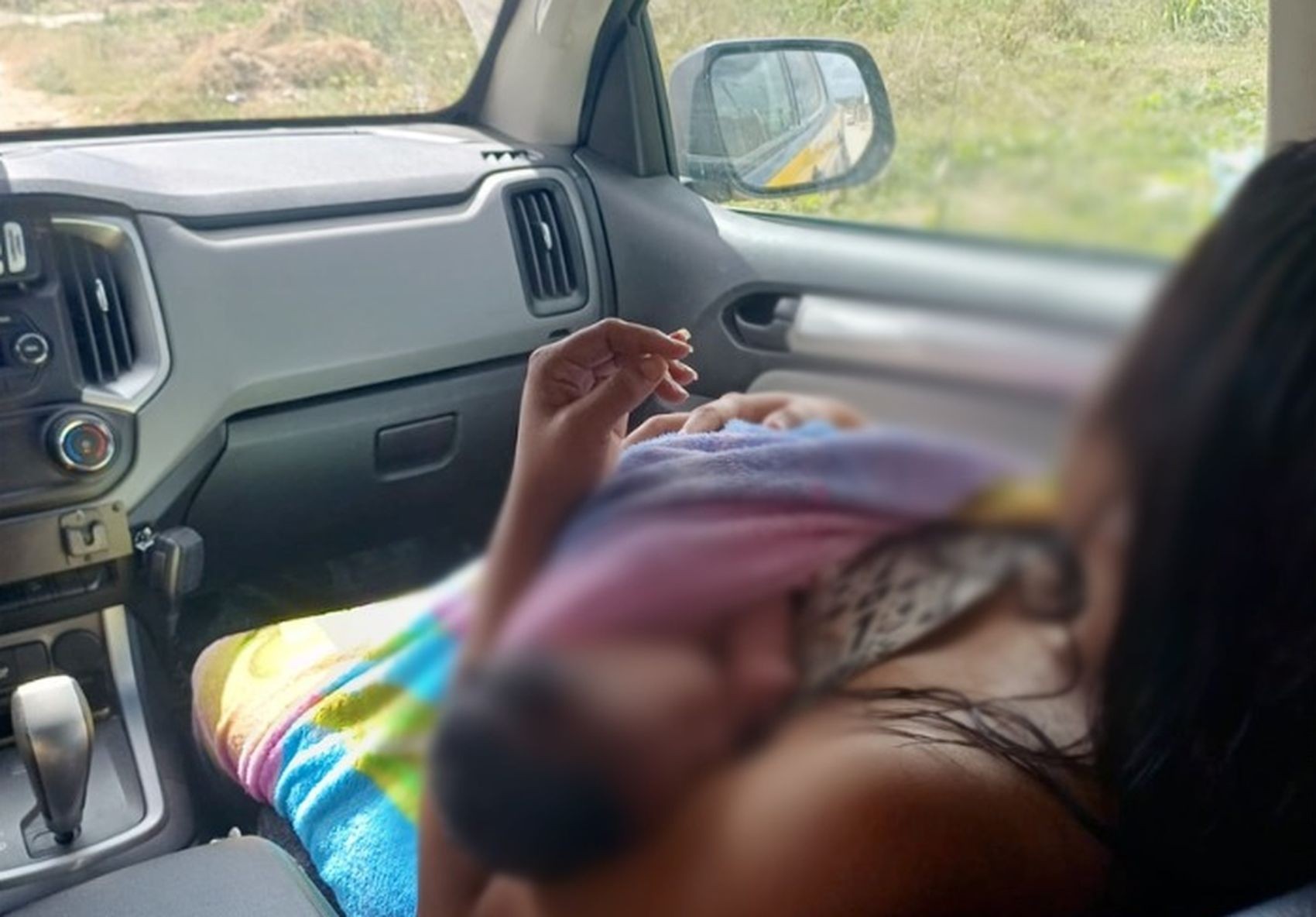 Mulher dá à luz em casa e recebe auxílio da PRF em Nossa Senhora do Socorro