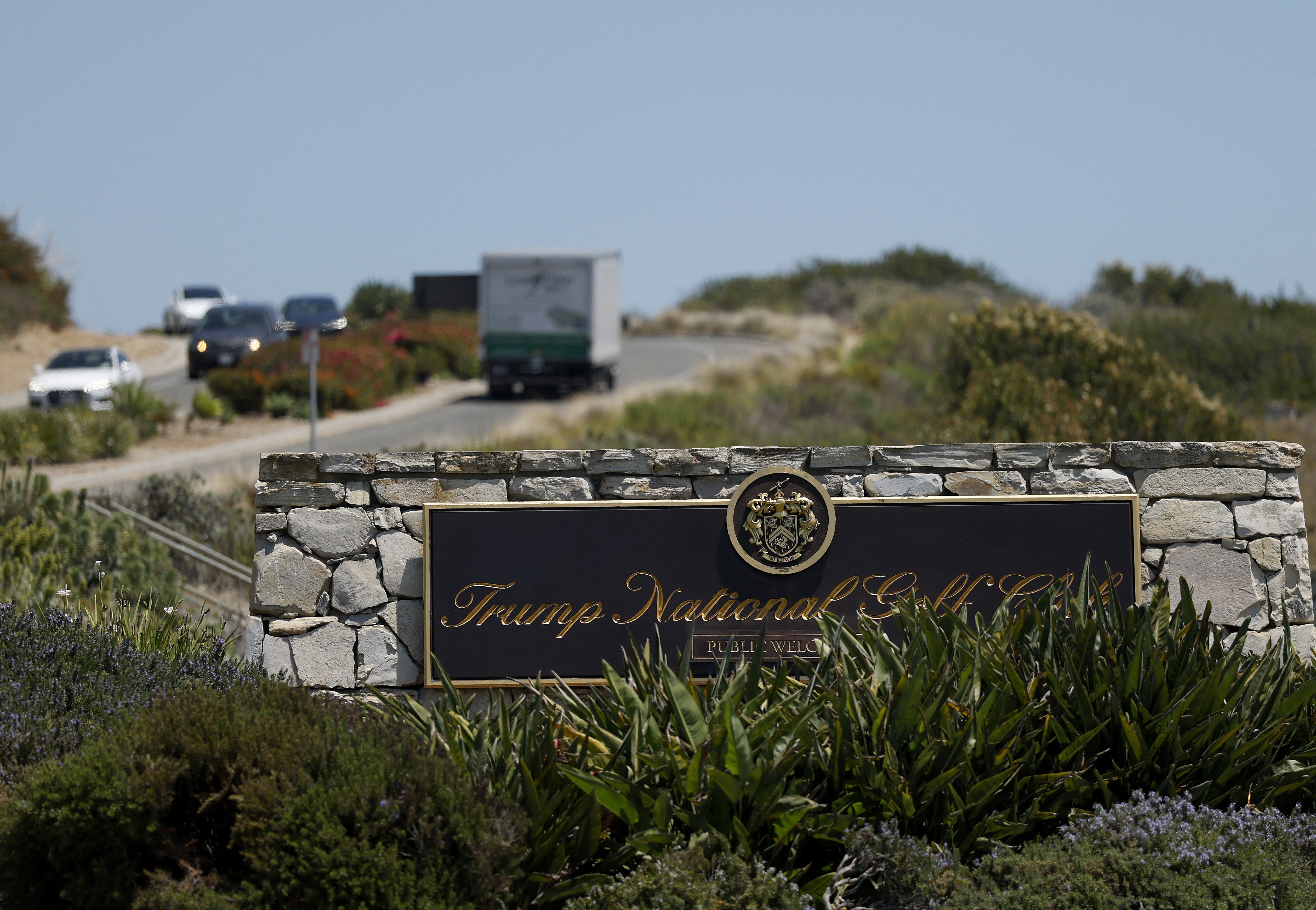 Homem armado é preso em campo de golfe de Trump dias antes de visita do presidente dos EUA; 'Evitamos uma tragédia', diz agente