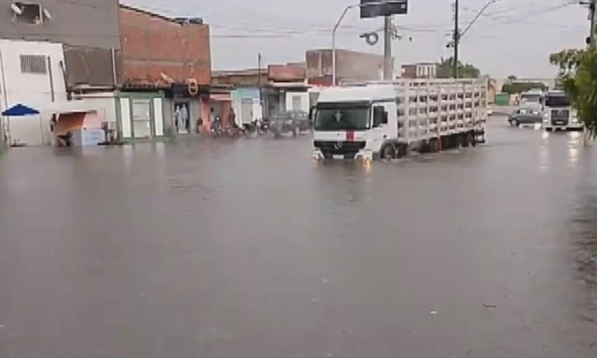 Inmet prorroga prazo dos alertas de chuvas para as 417 cidades da Bahia; 95 estão em 'grande perigo'