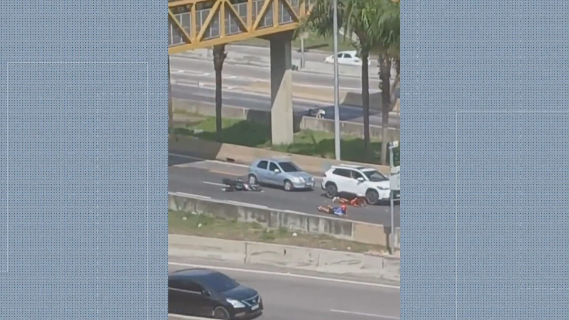 Motoristas se jogam no chão para se proteger de tiroteio durante assalto na Linha Amarela; VÍDEO 