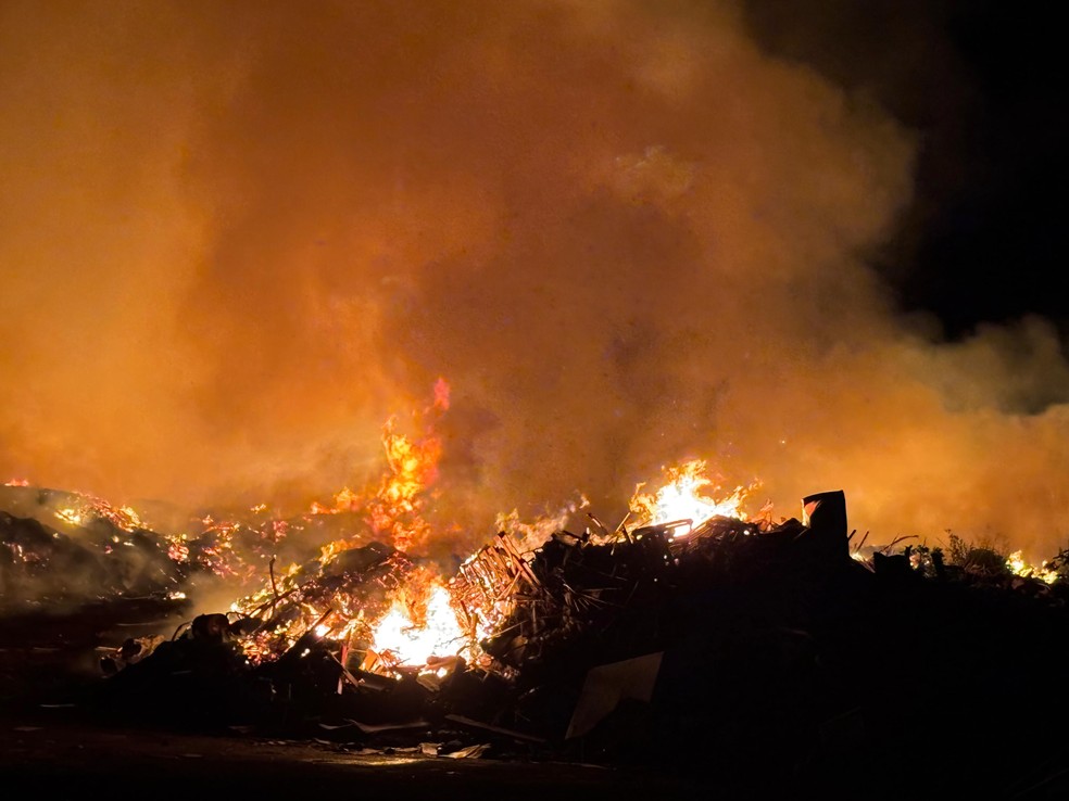 Incêndio teve início na madrugada deste sábado (27) no Ceprom de Jaú (SP) — Foto: Central da Notícia/Reprodução