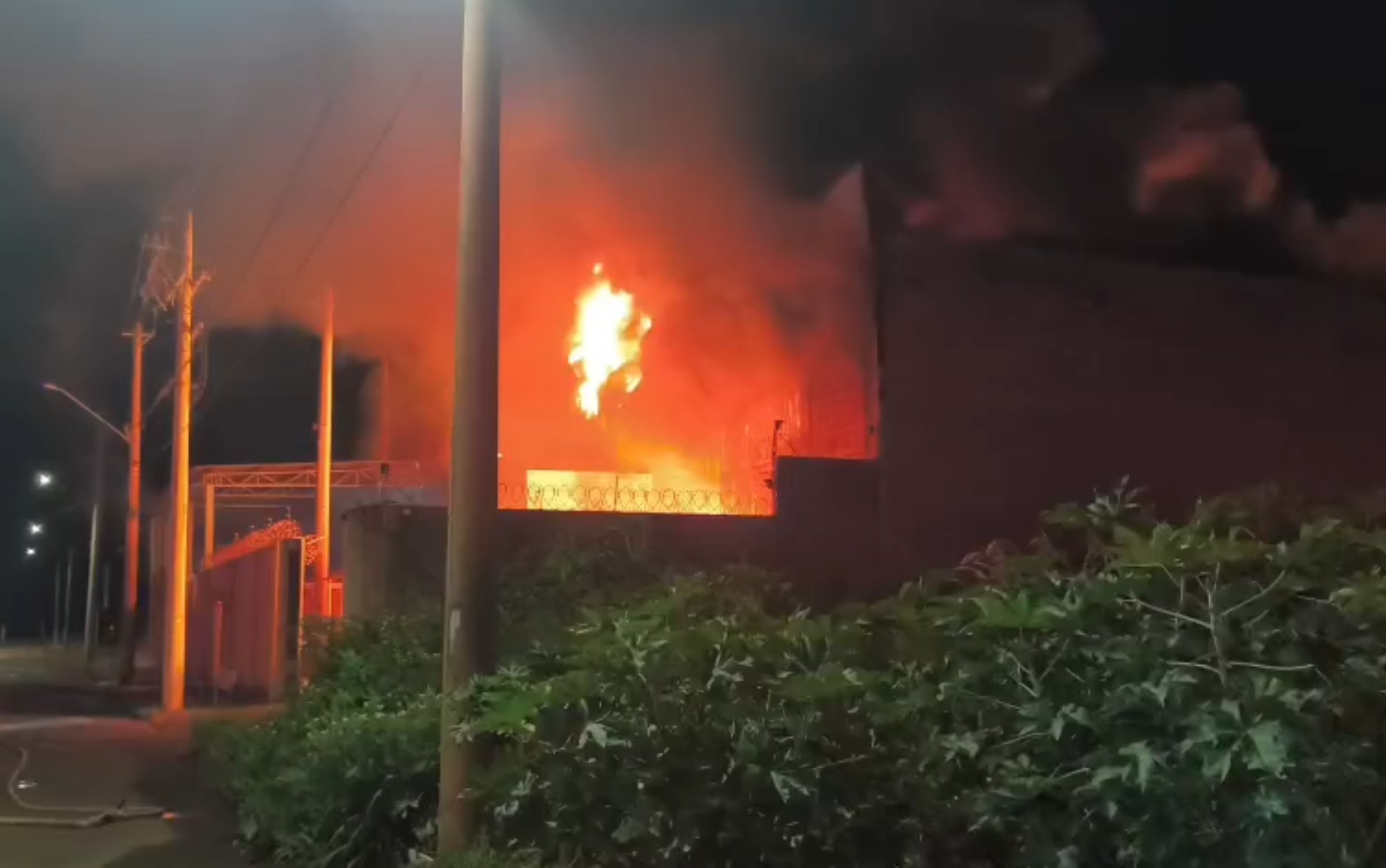 Incêndio destrói fábrica de pneus em Jardinópolis, SP, e dono calcula prejuízo de R$ 20 milhões
