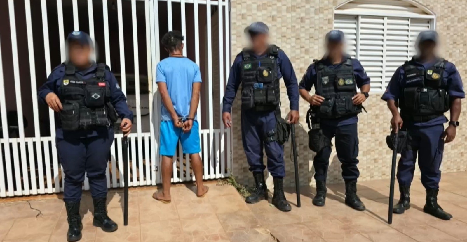 Homem é preso em flagrante ao tentar furtar vaso sanitário e carrinho de mão de delegacia em construção na BA