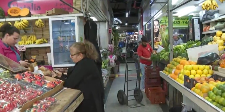Mercadão de Piracicaba reabre área não atingida por incêndio: 'misto de alegria e tristeza'