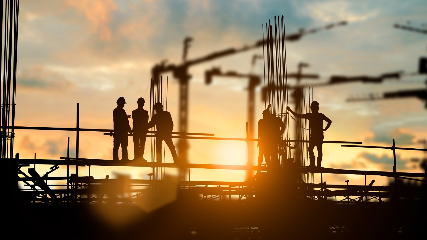 Indústria da construção: resiliência e o desafio dos juros no Brasil e no PR