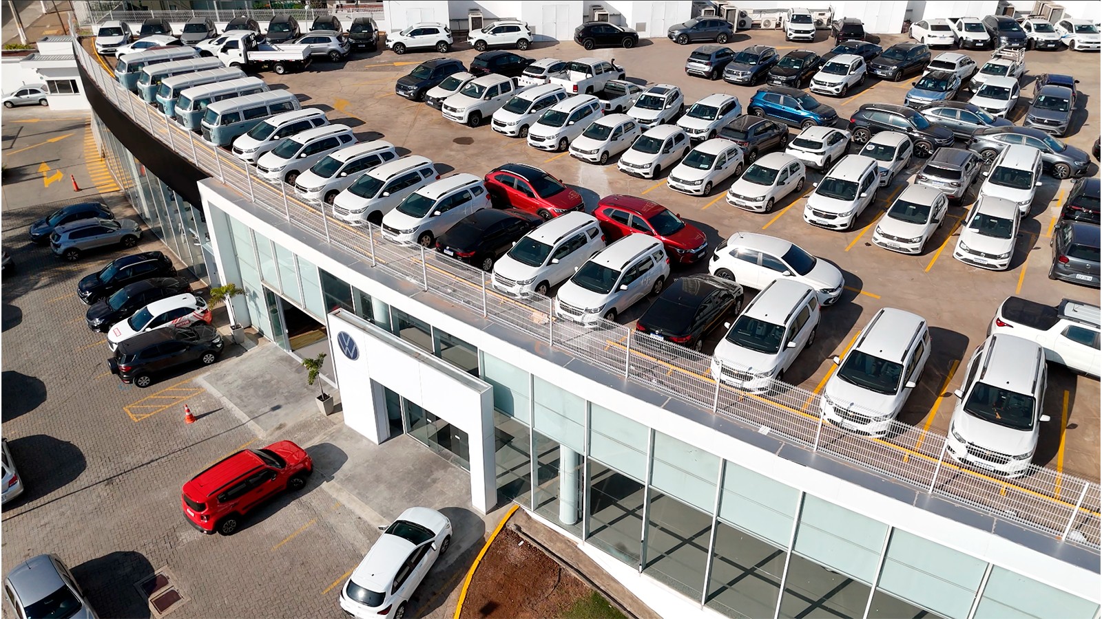 Revitalizada, Volkswagen Germânica Amoreiras estreia novo design