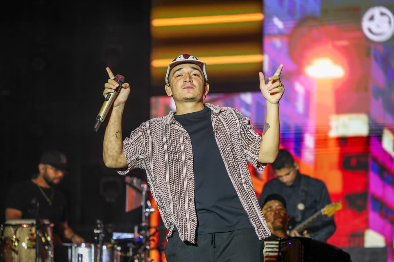 João Gomes schudt Vitória da Conquista wakker op de eerste dag van het festival — Foto: Laécio Lacerda
