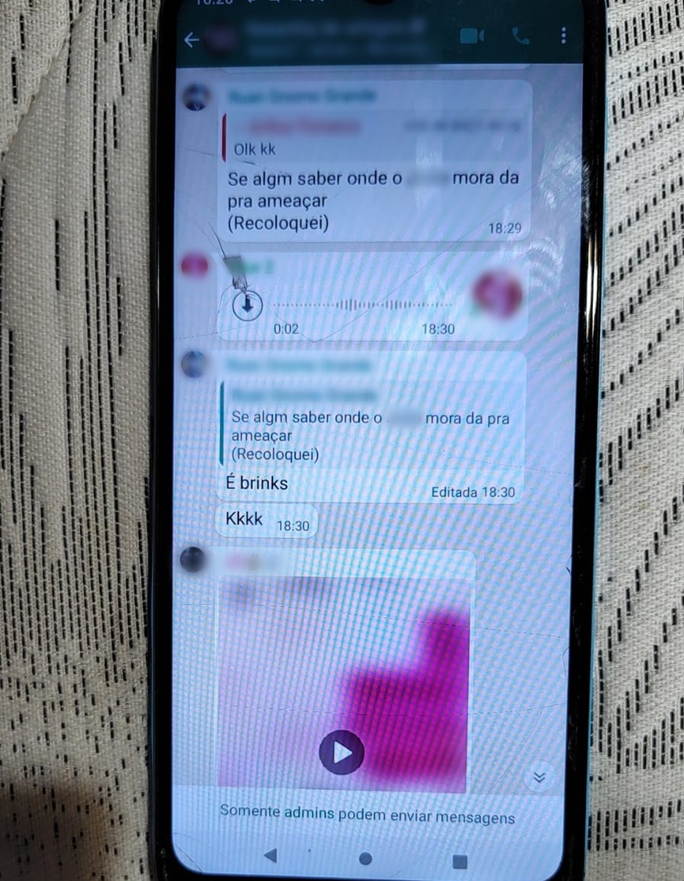 Mensagens em grupo de aplicativo demonstram tom de ameaça a menino autista — Foto: Arquivo pessoal