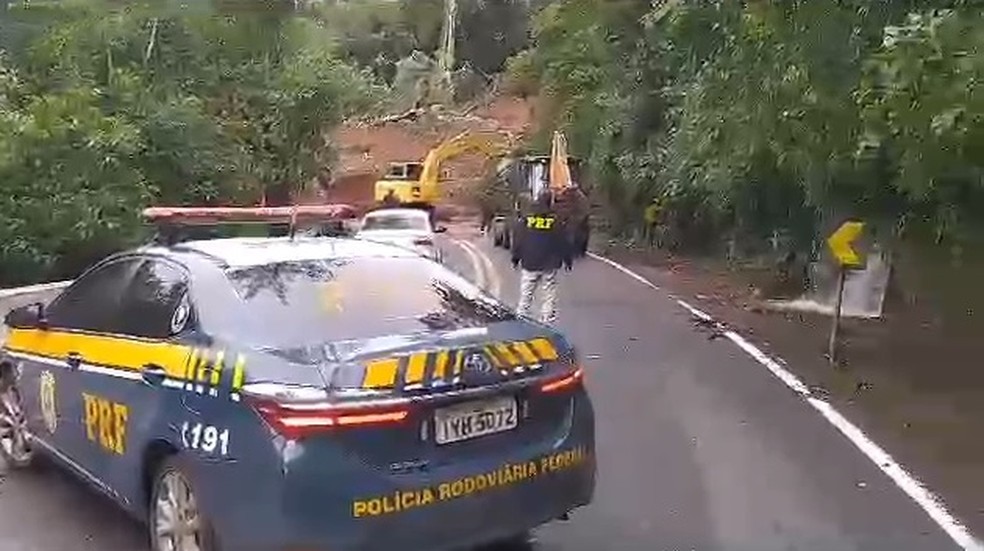 BR 280 segue totalmente bloqueada no Km 269 em Irineópolis » Rádio Colmeia