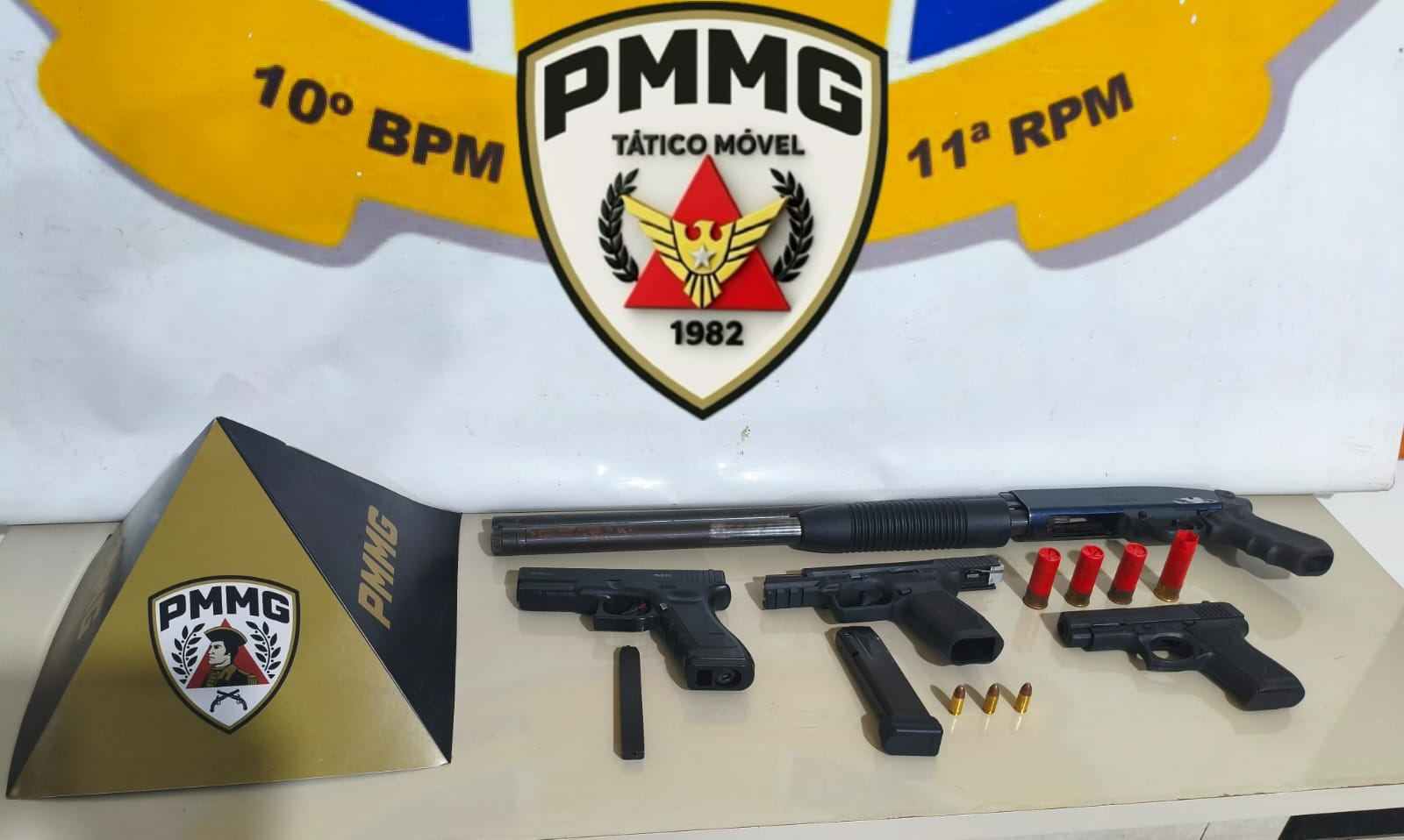 Homens passam de carro e atiram em motociclista em Montes Claros; vítima morreu no hospital