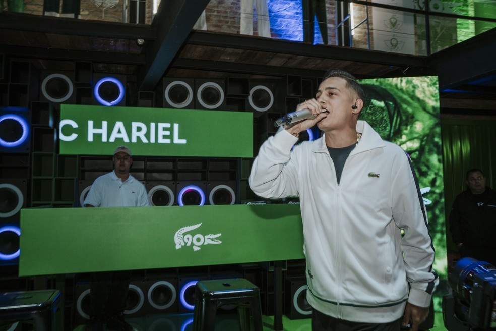 Evento da Lacoste para fãs brasileiros, na Casa Lalá, contou com apresentação de MC Hariel para gerar identificação do público com a marca. — Foto: Torin Zanette