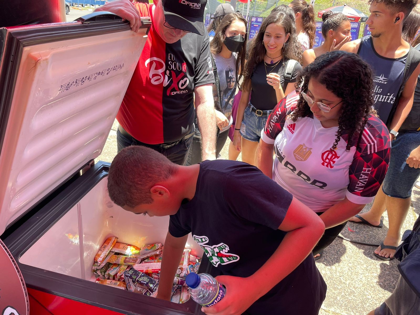 Calorão de quase 40ºC: 2º dia de Enem tem distribuição de picolés, água e sombra disputada em Campinas