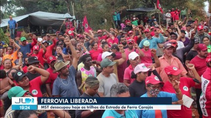Manifestantes MST desocupam os trilhos da Estrada de Ferro Carajás