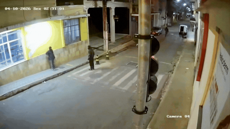 ‘Cena de guerra’: tiros e explosões marcam assalto ao Banco do Brasil em cidade de 7 mil habitantes em Minas Gerais