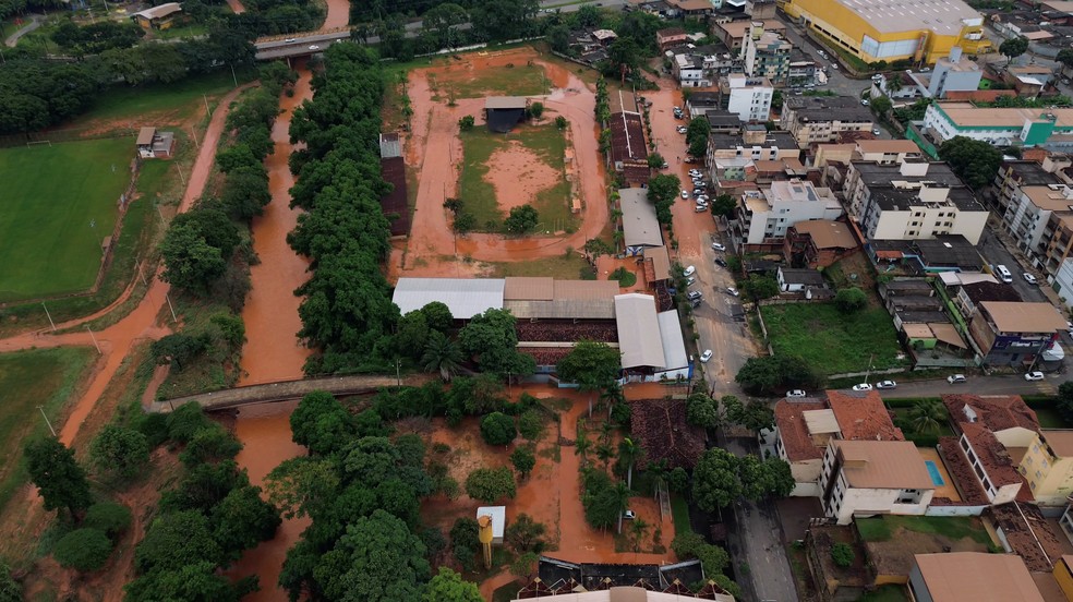 Imagens aéreas feitas por drone mostram alagamentos em Ipatinga, MG. — Foto: Reprodução Instagram/via Reuters