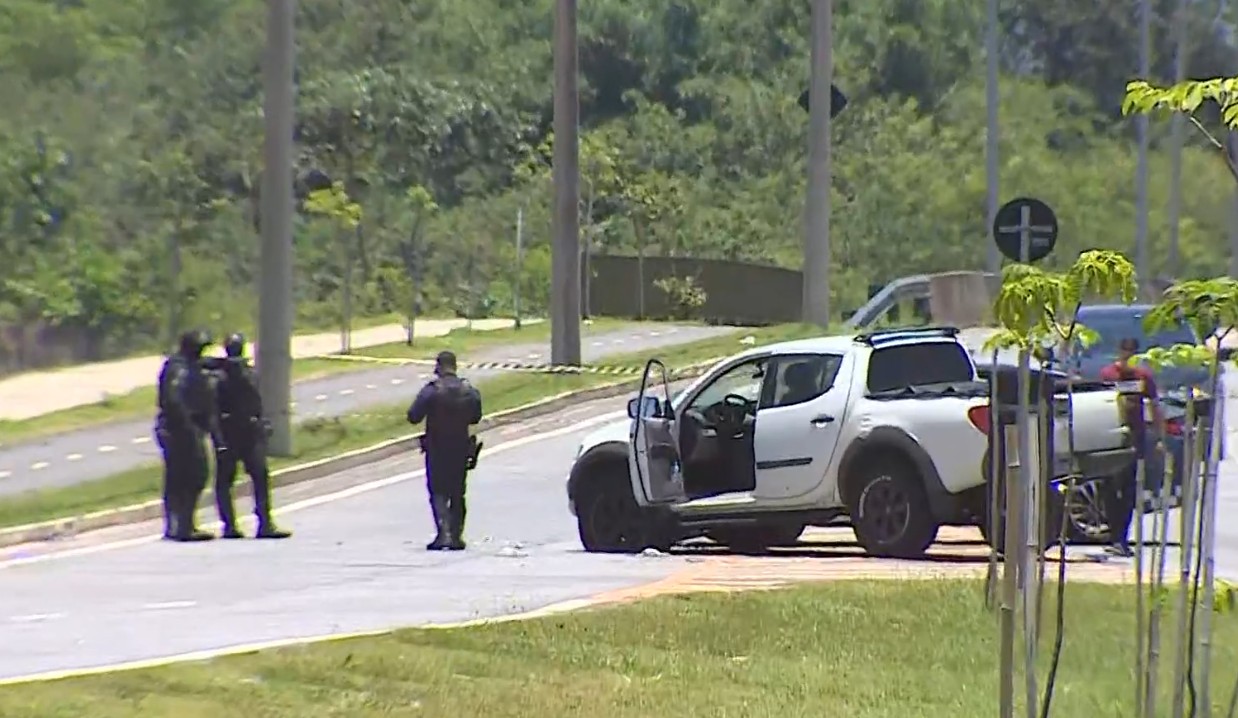 Motorista de caminhonete fica ferido após perseguição policial em São José dos Campos