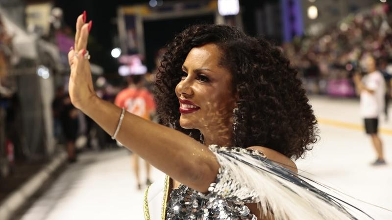 Eterna Globeleza, Valéria Valenssa esbanja simpatia como embaixadora do carnaval santista: 'estou amando'