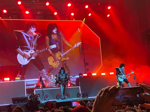 Gene Simmons está bem após passar mal em show de Manaus e turnê do Kiss no  Brasil segue - Confere Rock